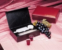 Communion-Remembrance Portable-Maroon LeatherLook (25 Cups)